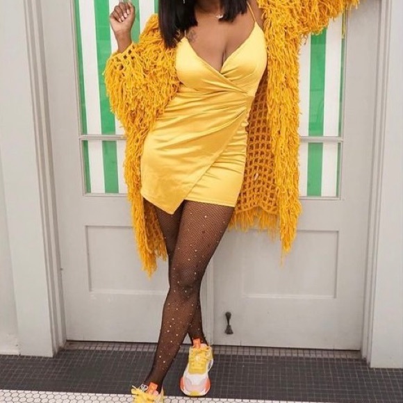 ✨SOLD✨  🎉3 for $15🎉  Yellow Stretch Satin Fabric Dress - Picture 2 of 5